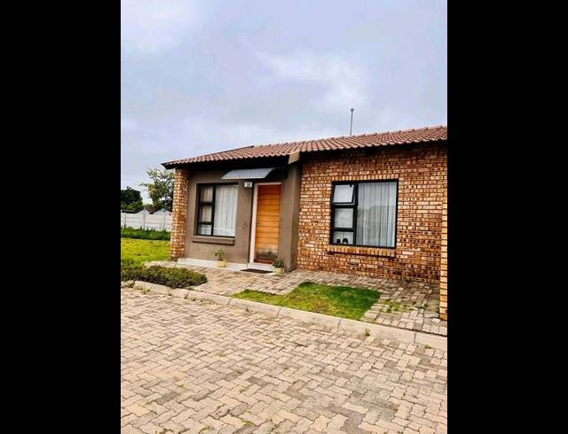 2 BEDROOM HOUSE FOR SALE IN DAWN PARK EXT